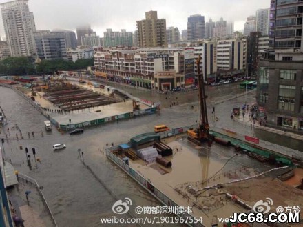 深圳强降雨仍持续 约2000辆汽车受淹