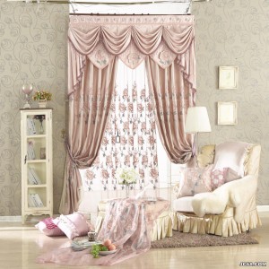 窗帘挑选，如何挑选家居窗帘布艺呢？是选择漂亮的好呢还是选择实用的好呢？