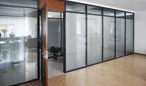 玻璃办公隔断，玻璃办公隔断如何安装？安装玻璃办公隔断注意事项