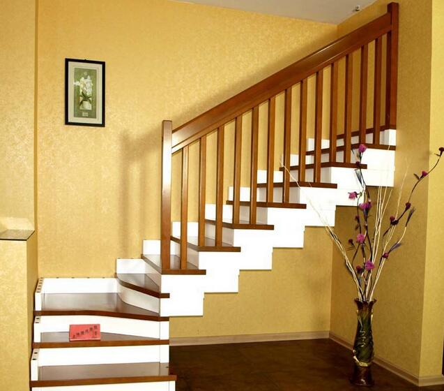 楼梯尺寸，家用楼梯尺寸是多少?室内楼梯如何选择?家用楼梯踏步板安装注意事项