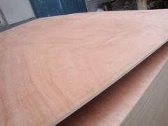 厂家生产多层板，桃花芯贴面胶合板，各种天然木皮贴面胶合板图1