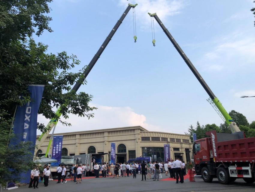 雷萨第3000台起重机交付仪式暨25X5起重机西南区域上市发布会2