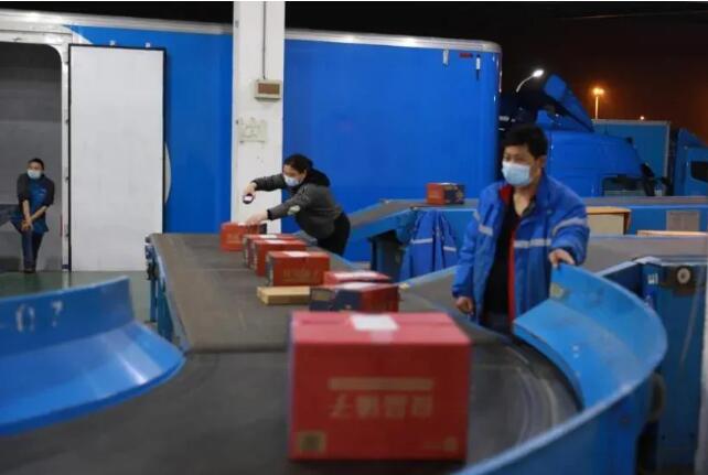 武汉物流打通，快件量接近“ 双 11 ”