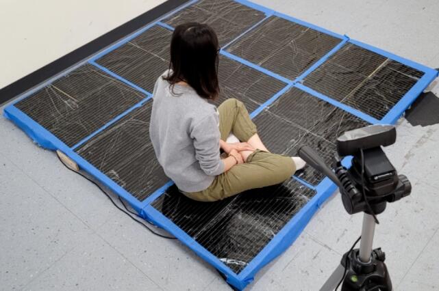 MIT智能地毯：能在无需摄像头的情况下跟踪人的运动